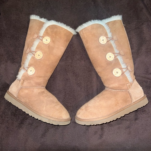 UGG Bailey Button Triplet Boot! - Picture 6 of 7